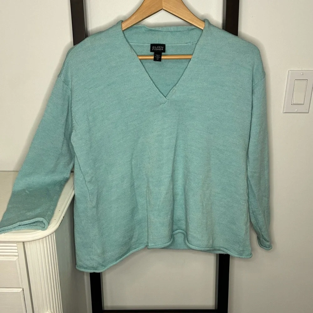 Eileen Fisher Soft Blue Knit Top made of Italian merino wool. GORGEOUS 🤩 size XS - Picture 2 of 8